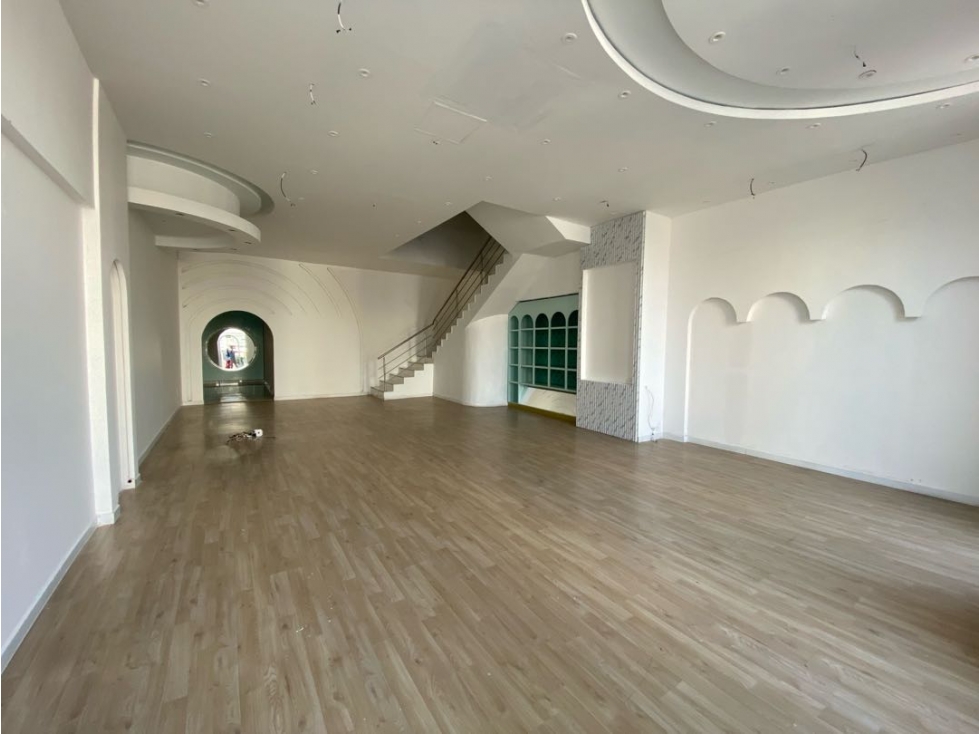 Moderno y sofisticado local comercial duplex | en zona estratégica - 2