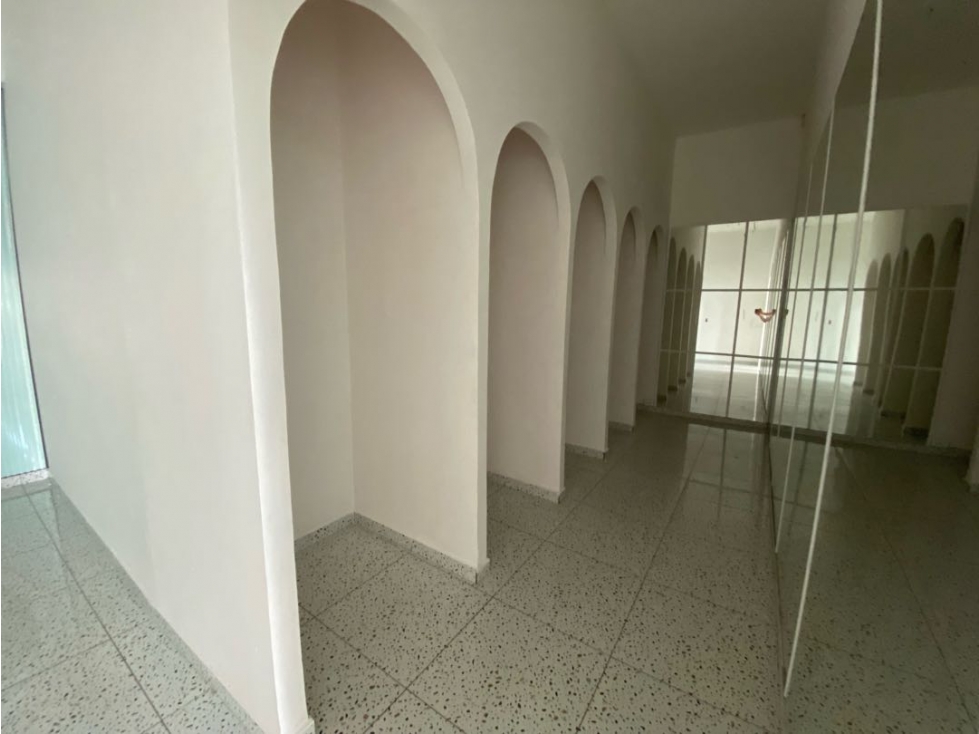 Moderno y sofisticado local comercial duplex | en zona estratégica - 4
