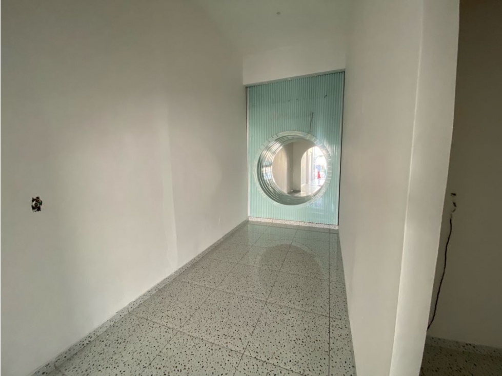 Moderno y sofisticado local comercial duplex | en zona estratégica - 5