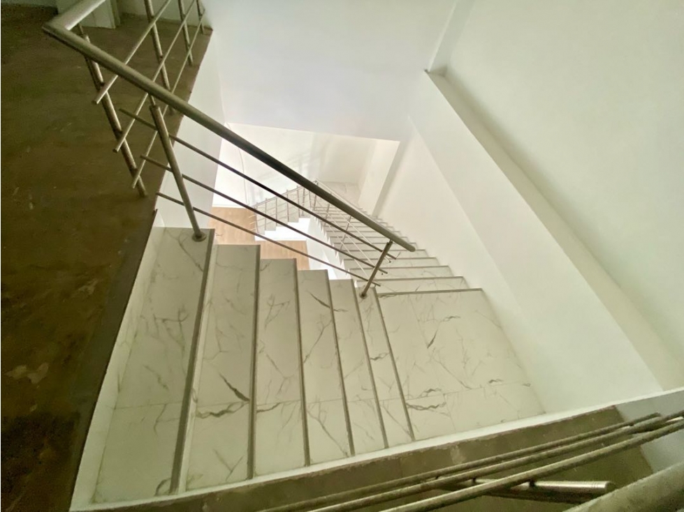 Moderno y sofisticado local comercial duplex | en zona estratégica - 6