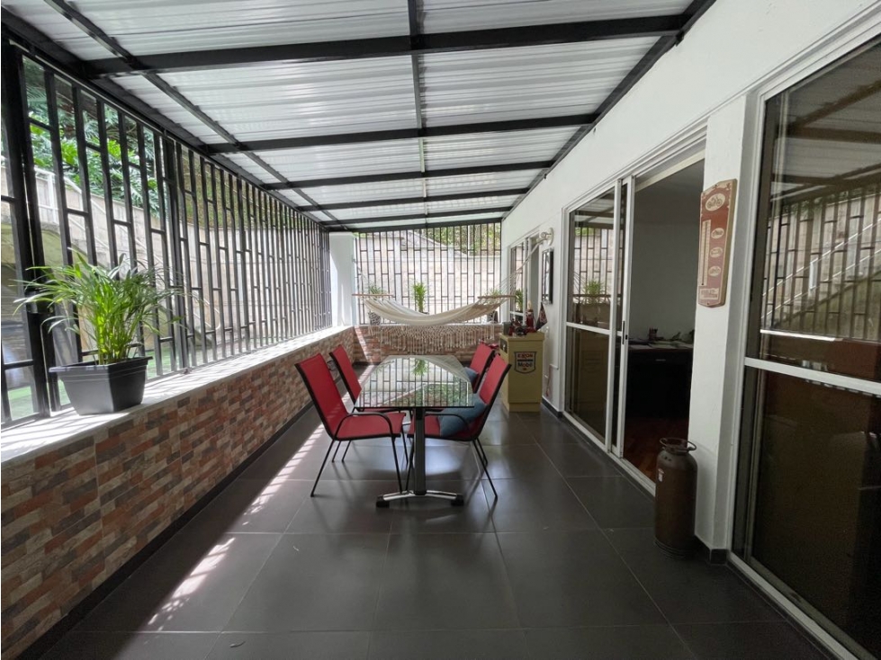 Muy bueno y con terraza cubierta gigante! Poblado Sector El Campestre