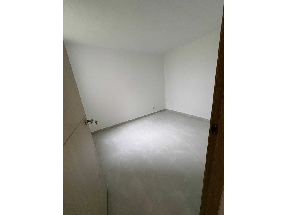 APARTEMENTO EN PRIMER PISO EN VENTA CONJUNTO NAPOLI EN LA ITALIA — foto 3