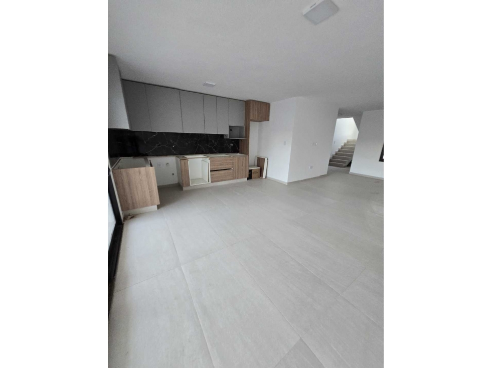 NOBU TOWN - Amplio Dúplex! 3 dorm, 3 baños, cochera! — foto 6