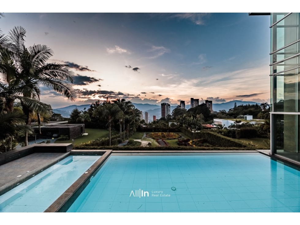 HERMOSA CASA EN VENTA CON PISCINA EN BALSOS - MEDELLIN — foto 2