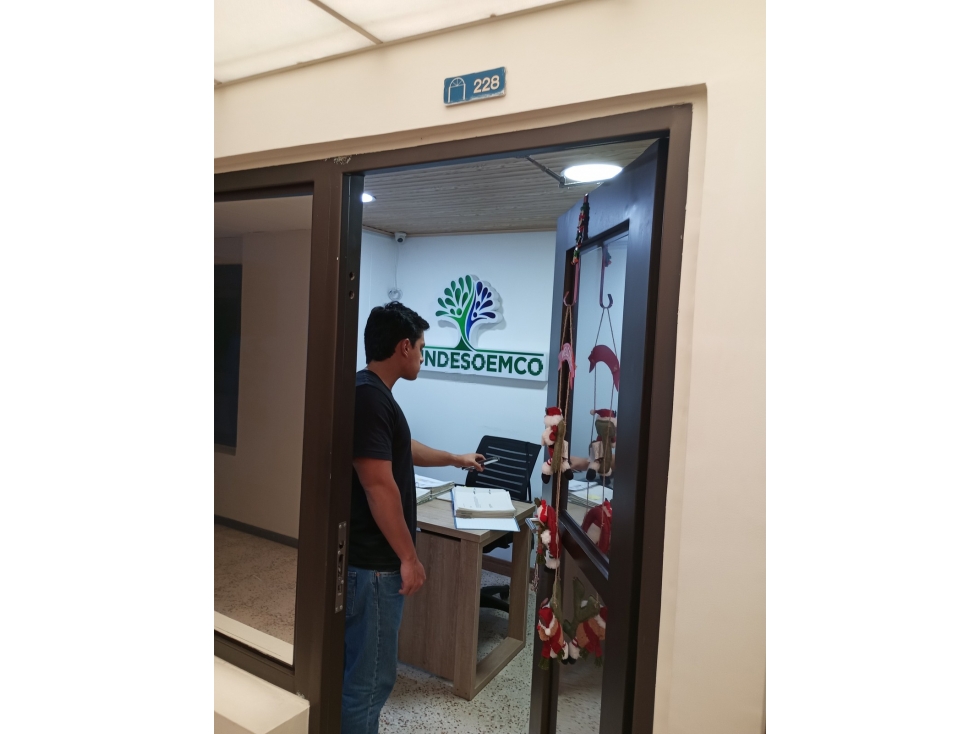 OF 229 CC LA FONTANA URB BOSQUES DEL LIMONAR AV PASOANCHO CL 13 CR 66 - 4