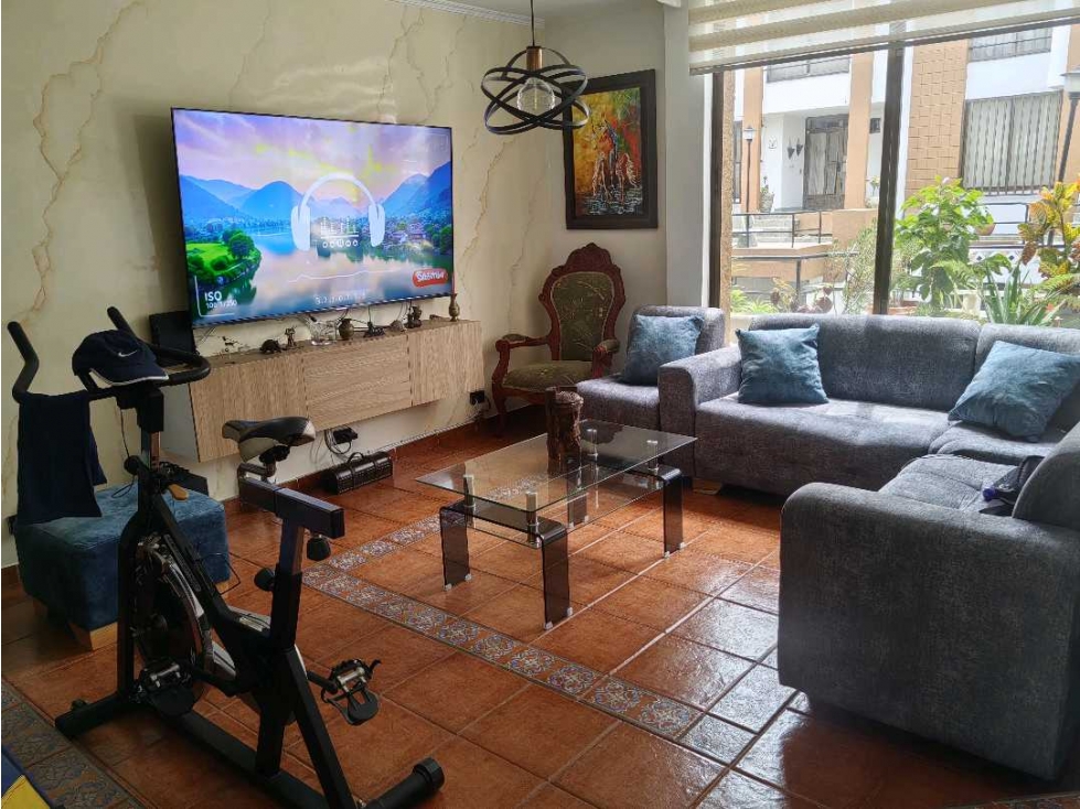 Oferta, Corales, Pereira, iluminada casa, con parqueadero techado