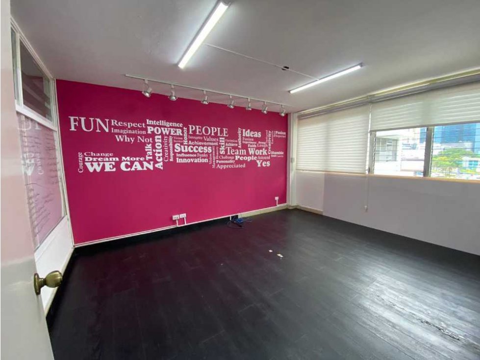 ¡Oferta! Se alquila amplia y cÃ³moda oficina en calle 50 de 300 mts — foto 5