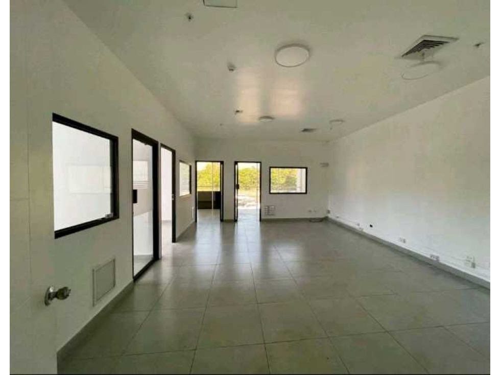 OFIBODEGA EN PANAMÁ VIEJO BUSINESS CENTER 463M2 EQUIPADA - 2