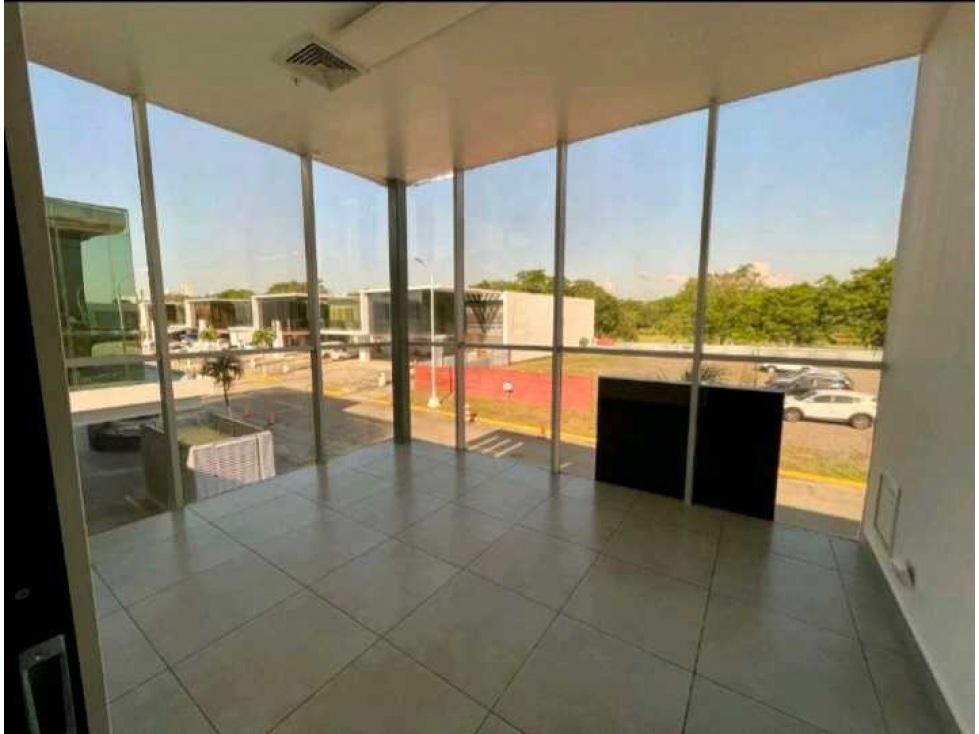 OFIBODEGA EN PANAMÁ VIEJO BUSINESS CENTER 463M2 EQUIPADA - 3