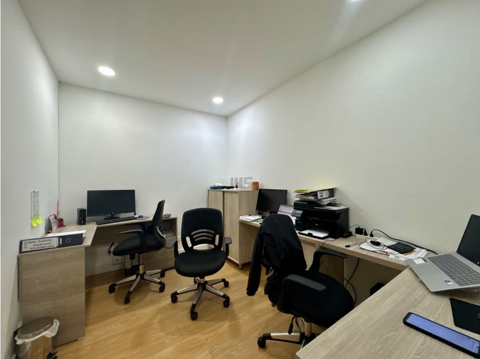 Oficina 50 m2 en San Fernando Plaza - El Poblado Medellín — foto 2