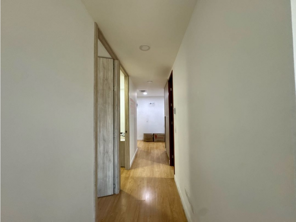 Oficina 50 m2 en San Fernando Plaza - El Poblado Medellín — foto 3