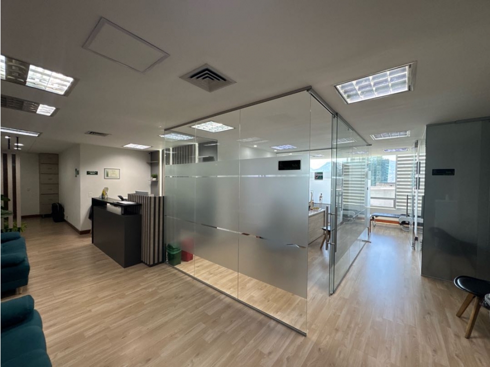 Oficina 82 m2 en San Fernando Plaza - El Poblado Medellín — foto 4