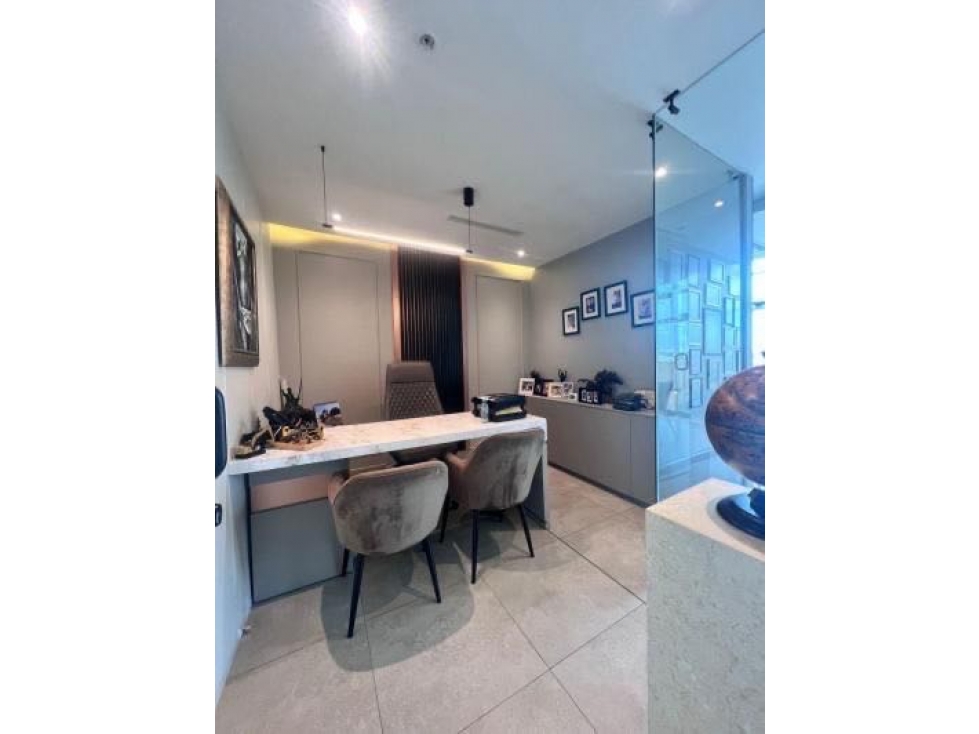 Oficina amoblada en venta - Arcos Plaza
