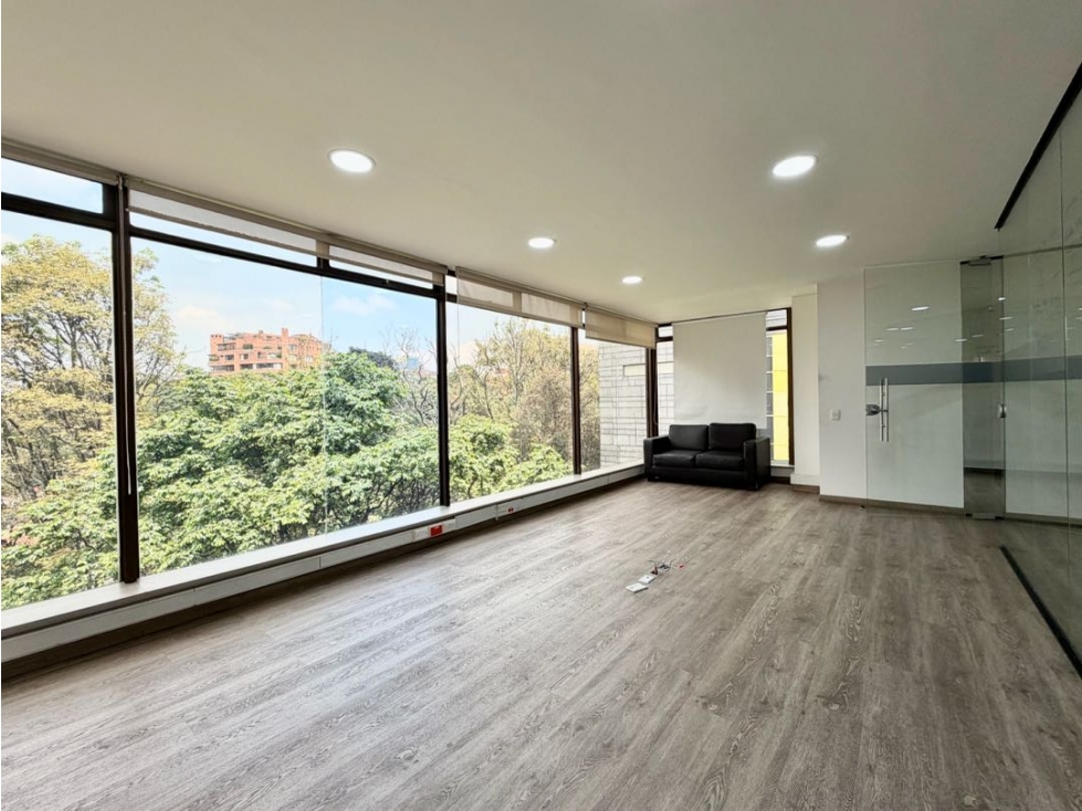 OFICINA ARRIENDO CABRERA. BOGOTÁ