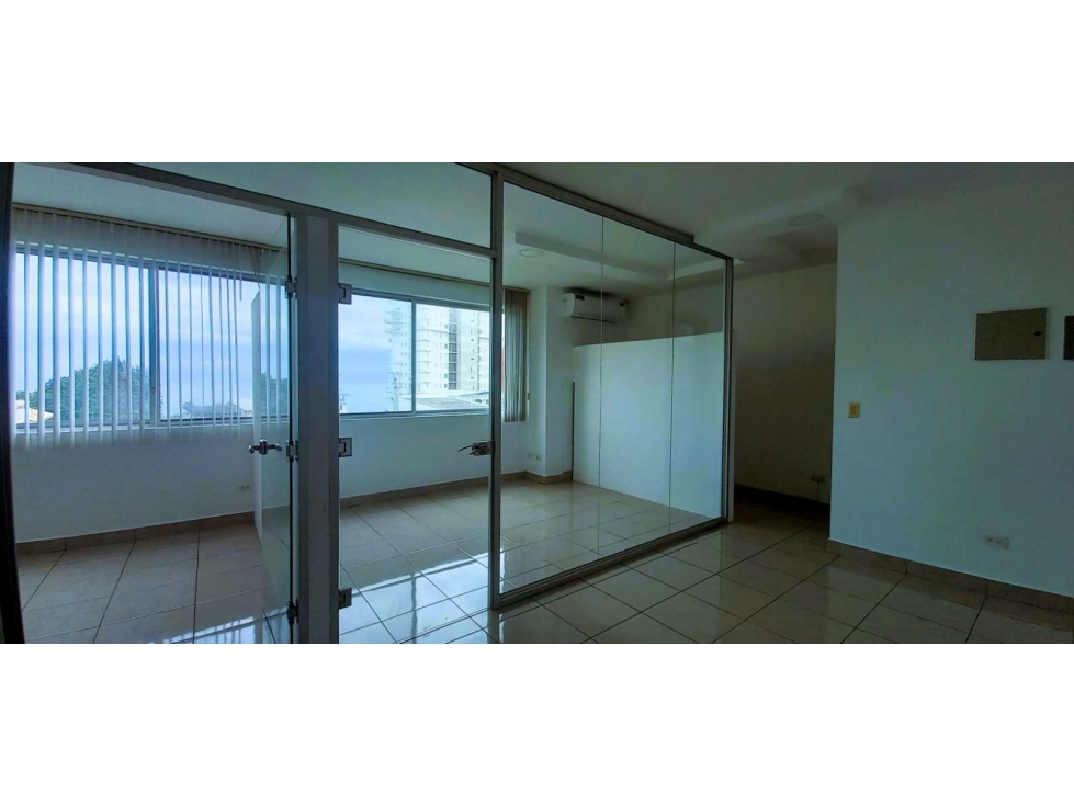OFICINA CON DIVISIONES EN EDIFICIO LA FORTALEZA — foto 3