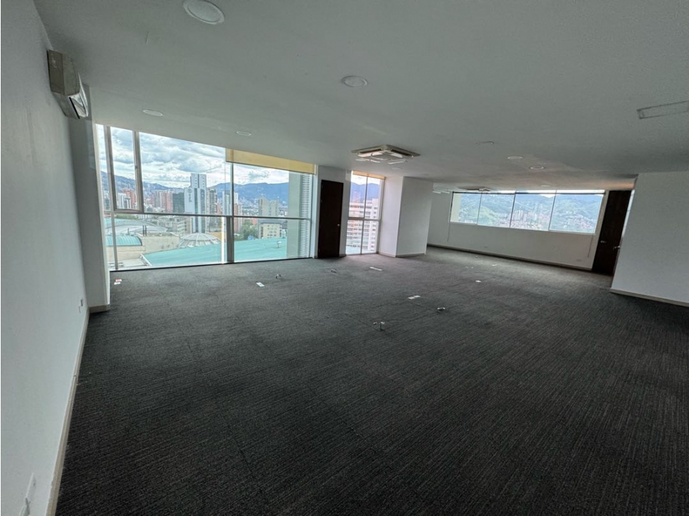 OFICINA DISPONIBLE EN ARRIENDO POBLADO