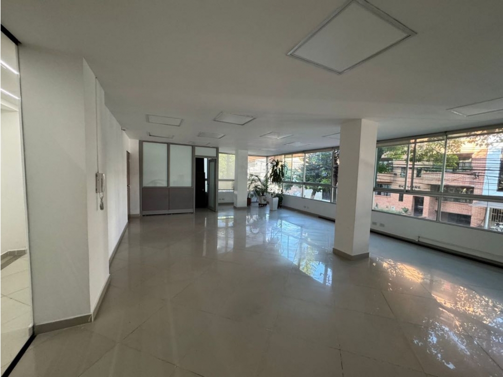OFICINA DISPONIBLE EN ARRIENDO SECTOR ESTADIO