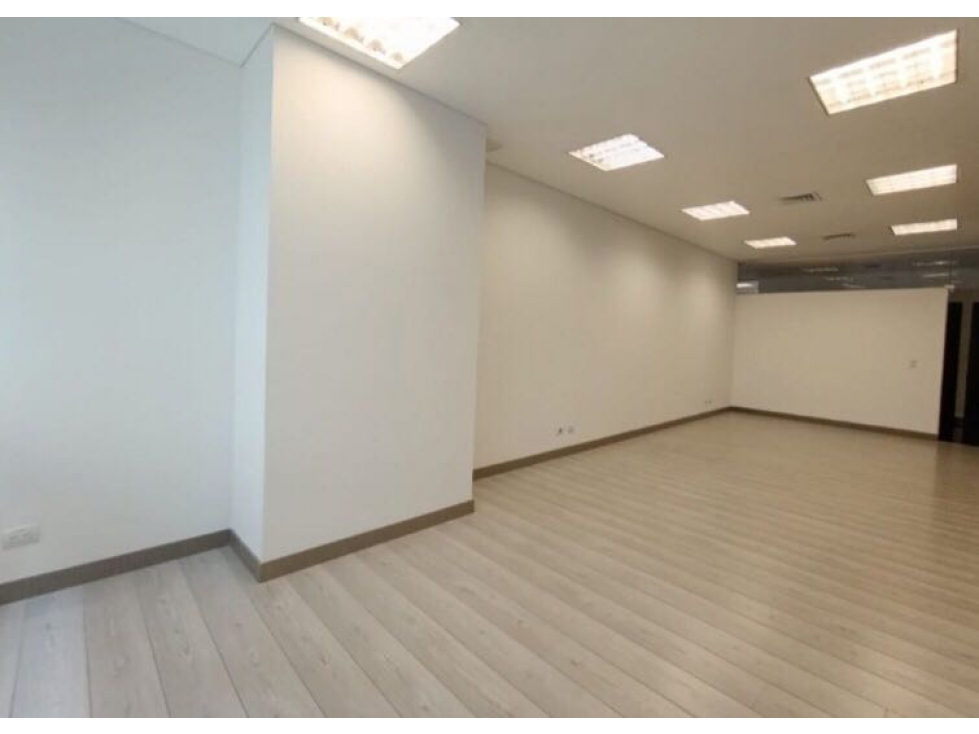 OFICINA DISPONIBLE EN ARRIENDO CIUDAD DEL RIO