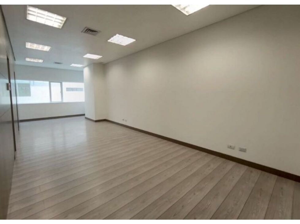 OFICINA DISPONIBLE EN ARRIENDO CIUDAD DEL RIO — foto 2