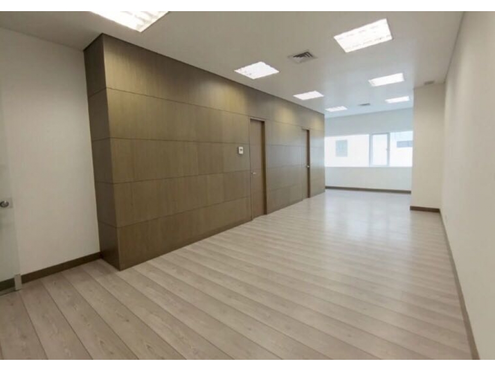 OFICINA DISPONIBLE EN ARRIENDO CIUDAD DEL RIO — foto 3