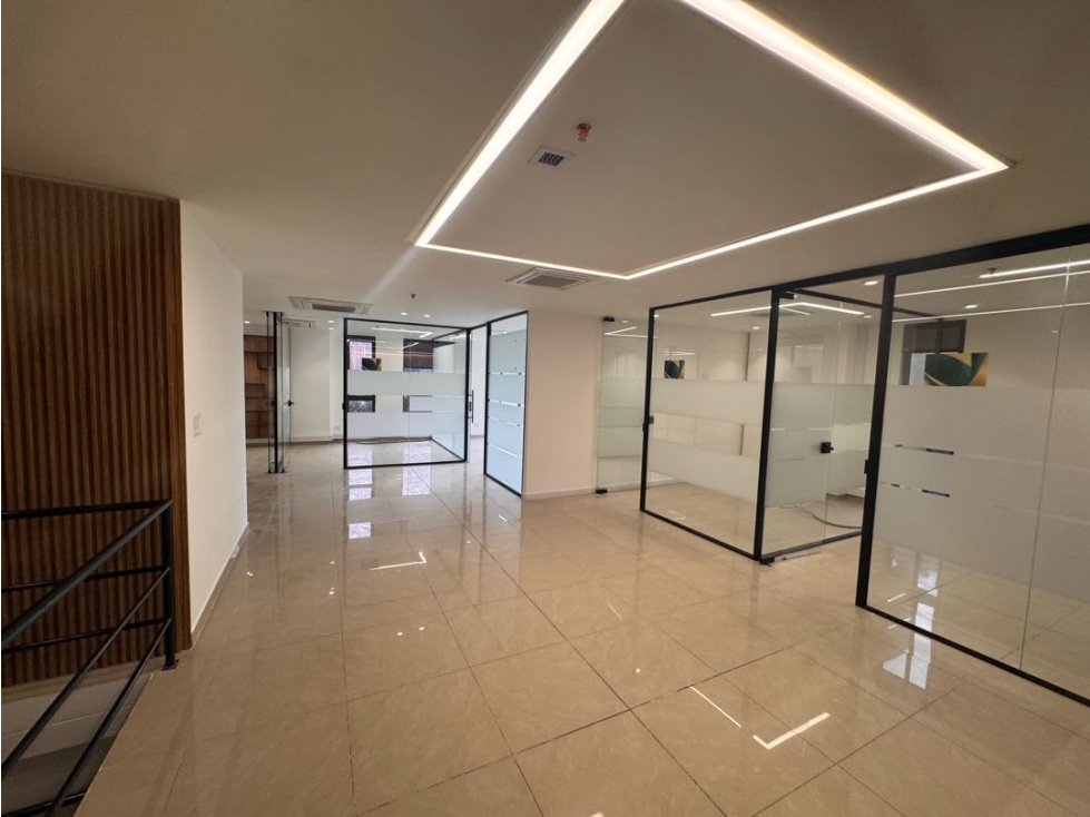OFICINA DISPONIBLE PARA ARRIENDO EN LA AGUACATALA