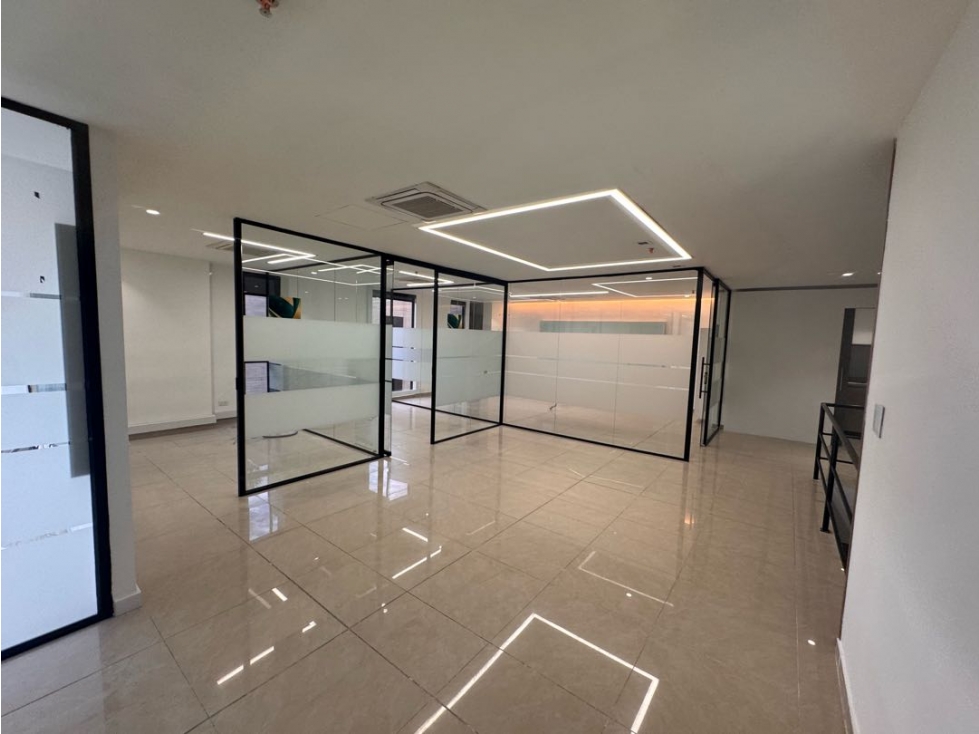 OFICINA DISPONIBLE PARA ARRIENDO EN LA AGUACATALA — foto 3