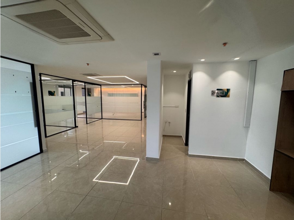 OFICINA DISPONIBLE PARA ARRIENDO EN LA AGUACATALA — foto 4