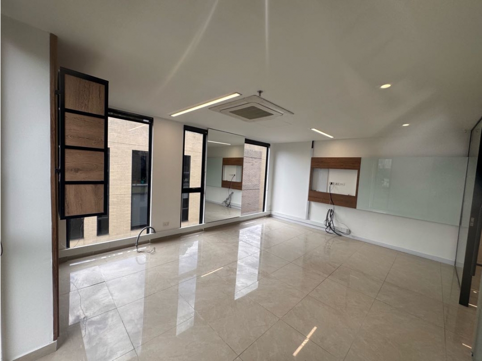 OFICINA DISPONIBLE PARA ARRIENDO EN LA AGUACATALA — foto 6