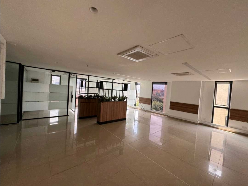 OFICINA DISPONIBLE PARA ARRIENDO EN LA AGUACATALA — foto 2