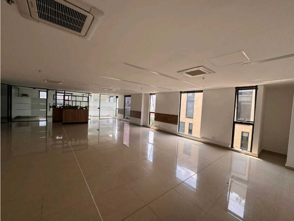 OFICINA DISPONIBLE PARA ARRIENDO EN LA AGUACATALA — foto 3
