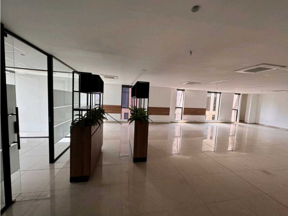 OFICINA DISPONIBLE PARA ARRIENDO EN LA AGUACATALA — foto 5