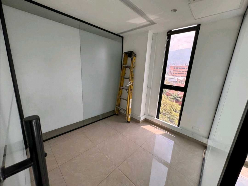 OFICINA DISPONIBLE PARA ARRIENDO EN LA AGUACATALA — foto 6