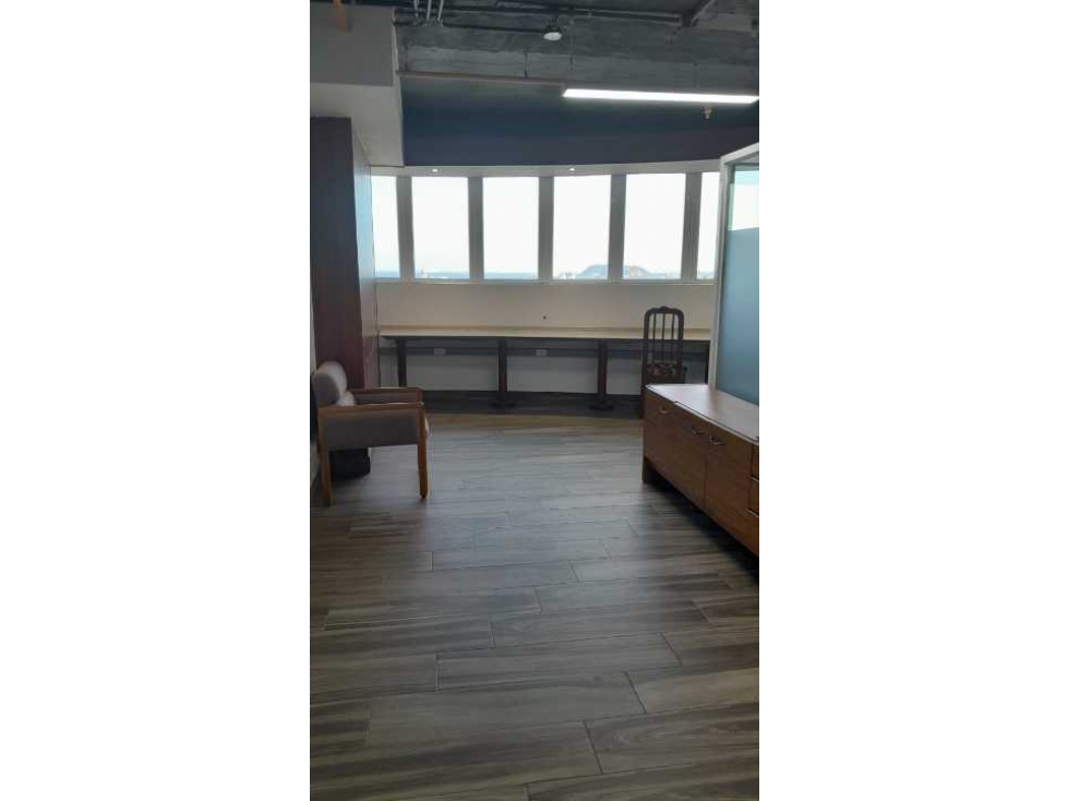 OFICINA EN ALQUILER BAY VIEW - 1
