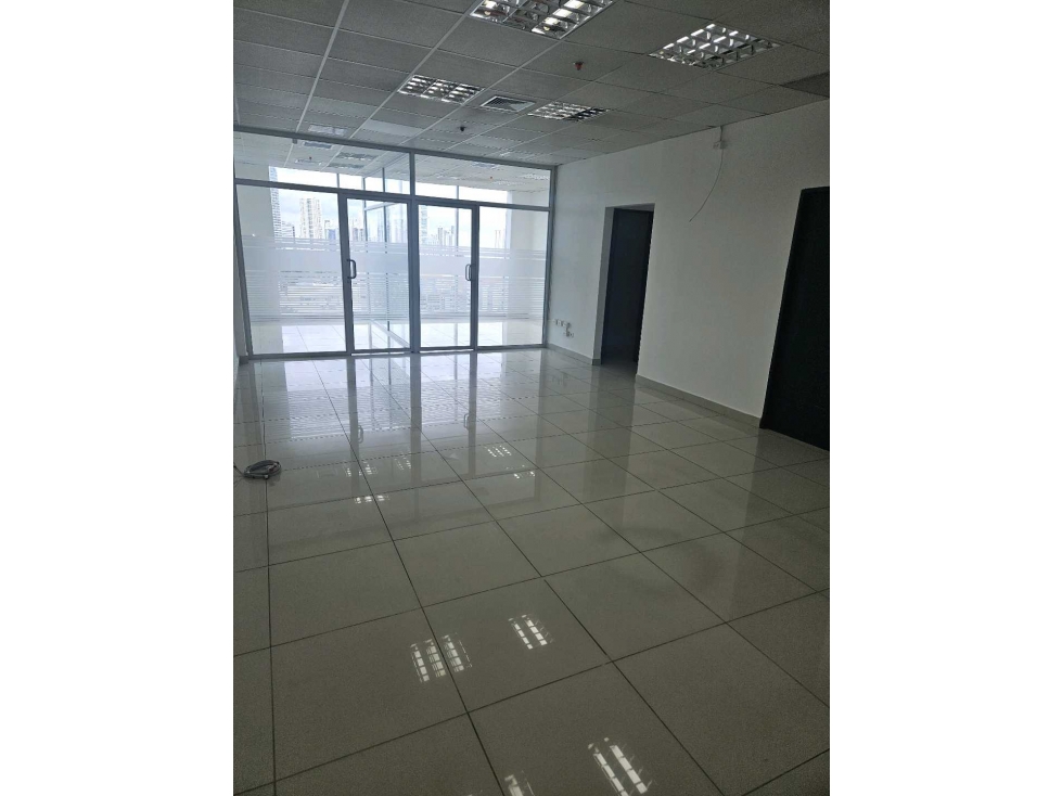 OFICINA EN OBARRIO PH OFFICE ONE 110.50M2 CON DIVISIONES — foto 2