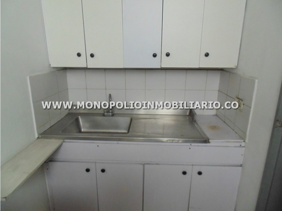 OFICINA EN ARRENDAMIENTO - SECTOR CONQUISTADORES COD: 10981 - 4