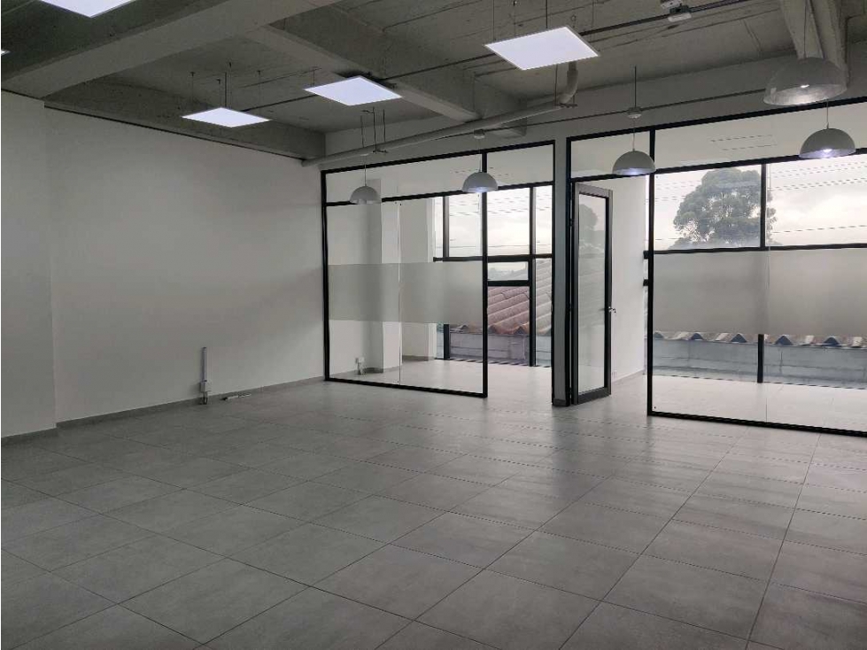 Arriendo oficina 90m2 Santa Bárbara Occidental