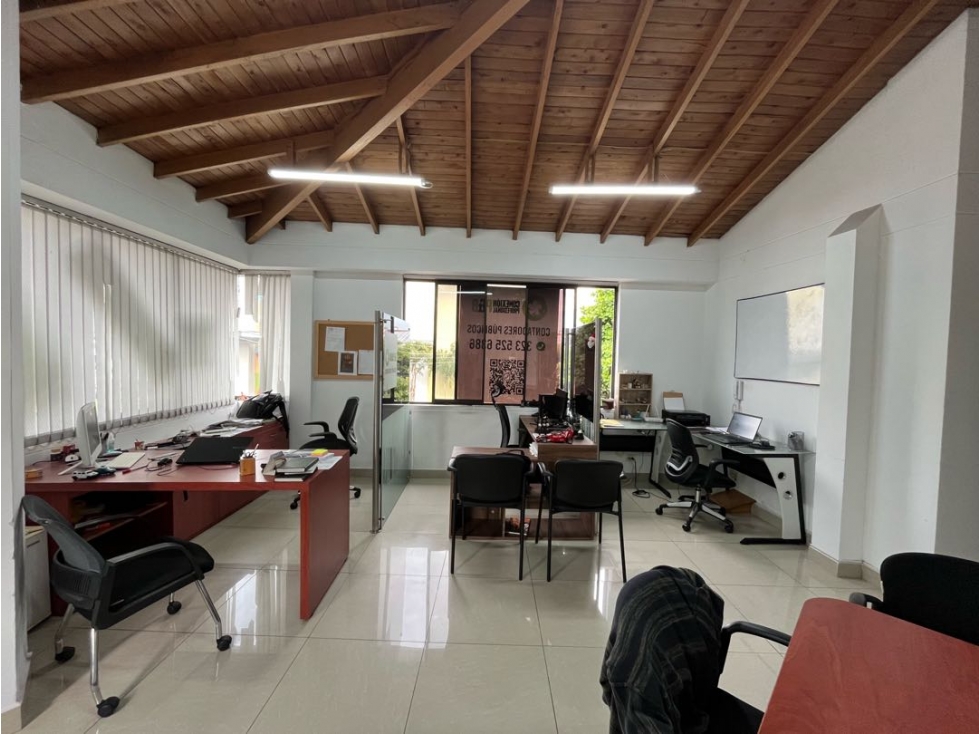 Oficina en arriendo Avenida bolivariana