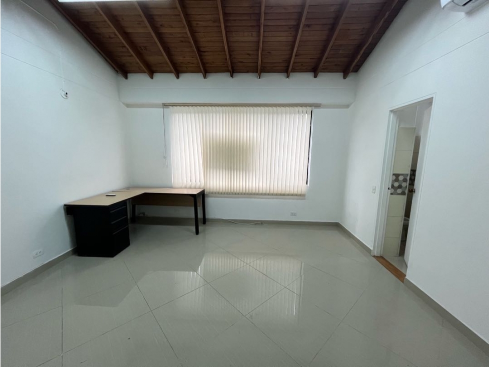 Oficina en arriendo avenida bolivariana
