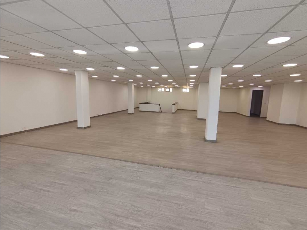 OFICINA EN ARRIENDO CERCA AL AEREOPUERTO 340M² — foto 3