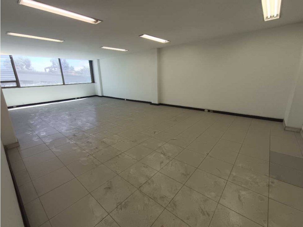 OFICINA EN ARRIENDO CERCA AL AEREOPUERTO 340M² — foto 4