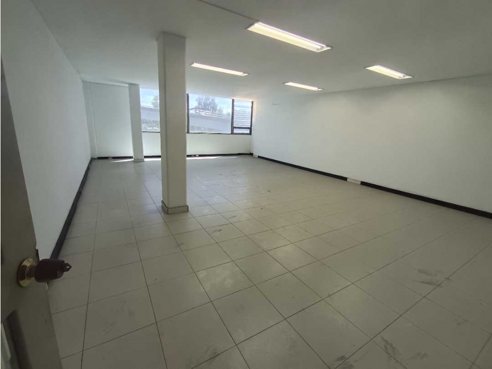 OFICINA EN ARRIENDO CERCA AL AEREOPUERTO 340M² — foto 5