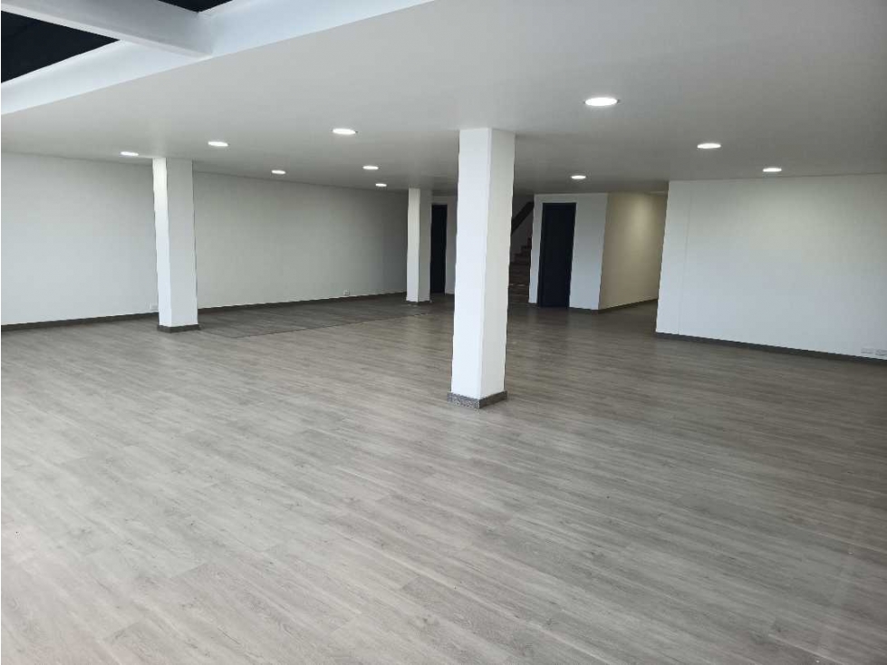OFICINA EN ARRIENDO CERCA AL AEREOPUERTO 340M² — foto 6