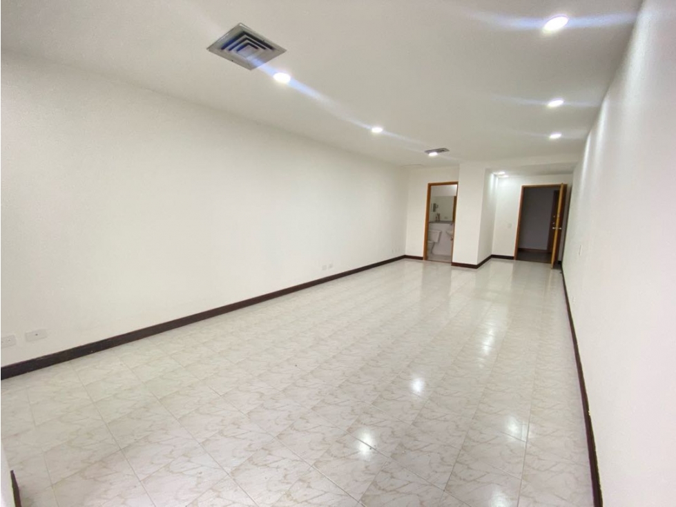 Oficina en arriendo en el poblado piso 15 — foto 2