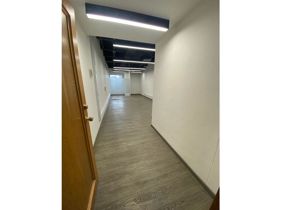 Oficina en arriendo en el poblado