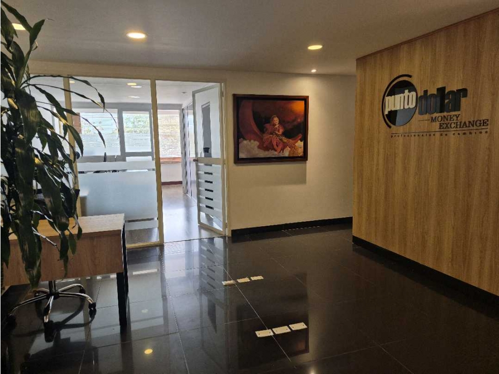 Oficina en Arriendo en la Carolina 151m2