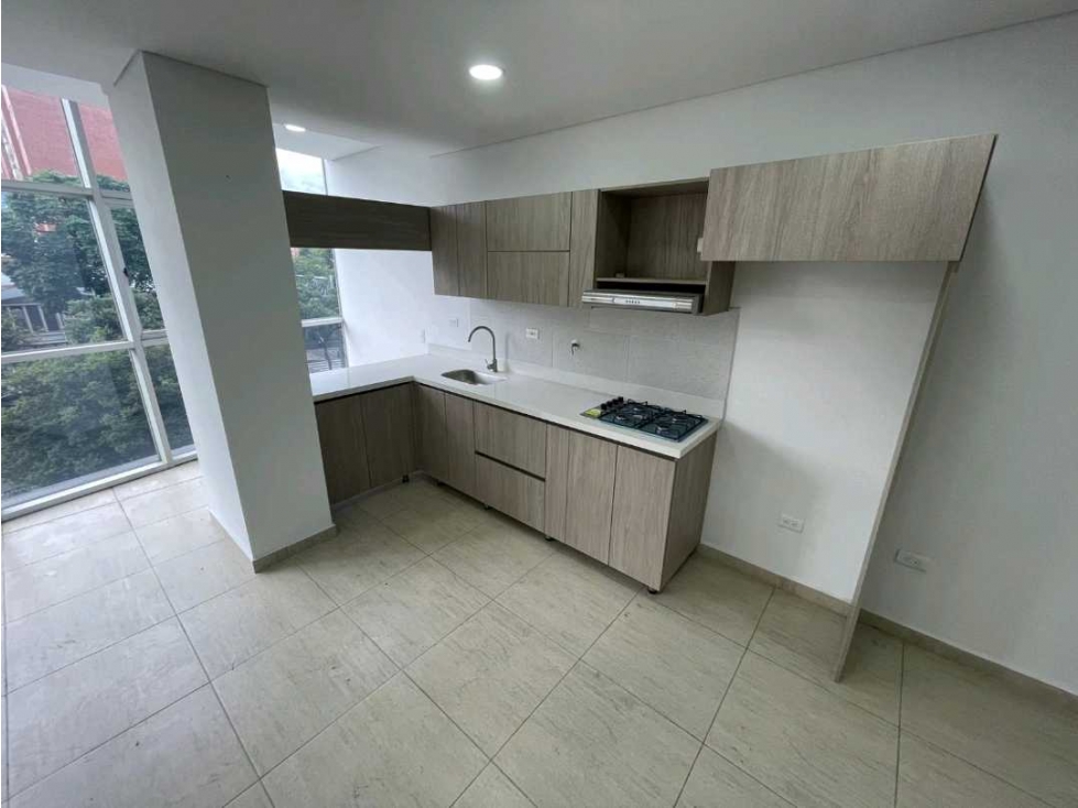OFICINA EN VENTA EN LAURELES, MEDELLIN. PISO 2