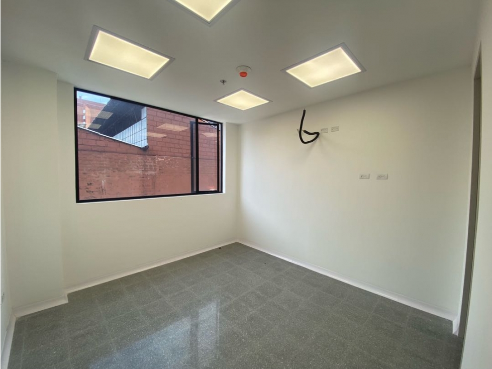 Oficina en arriendo en Los Colores Medellín — foto 2