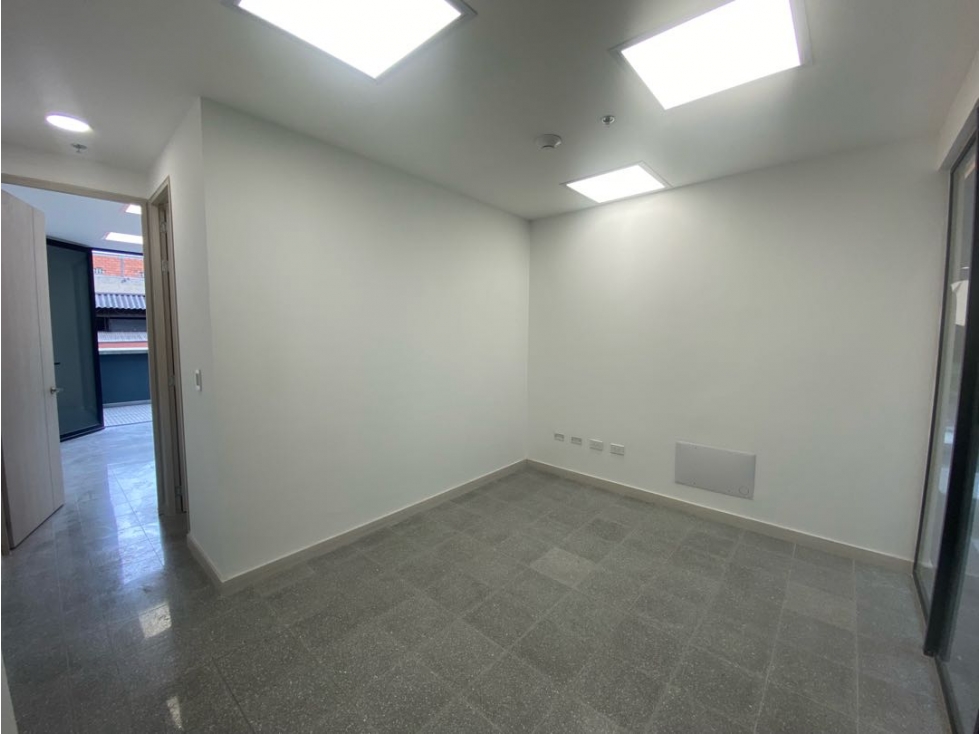 Oficina en arriendo en Los Colores Medellín — foto 2