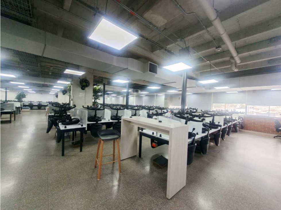 Oficina en arriendo Guayabal cerca a la estación Poblado