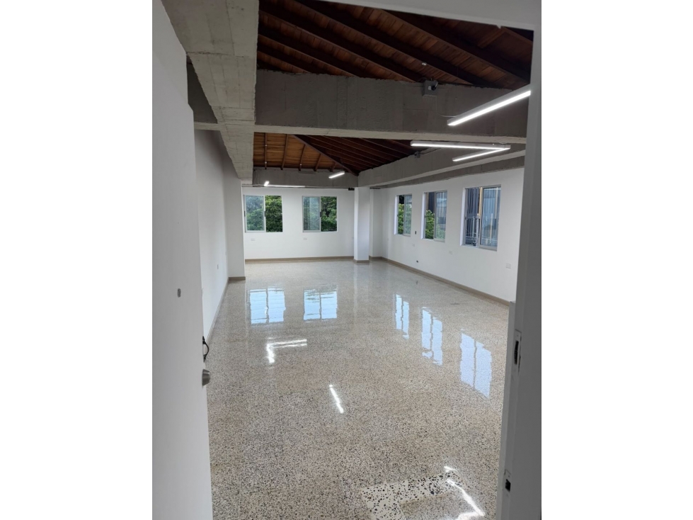OFICINA EN ARRIENDO LA 70